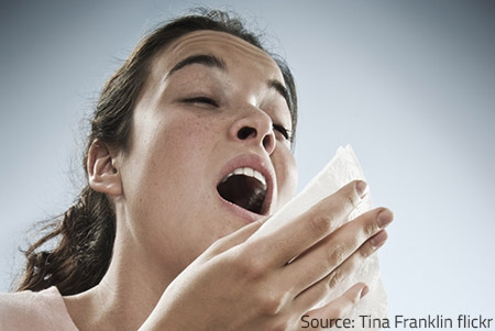 Black mold symptoms include coughing and laborious breathing.