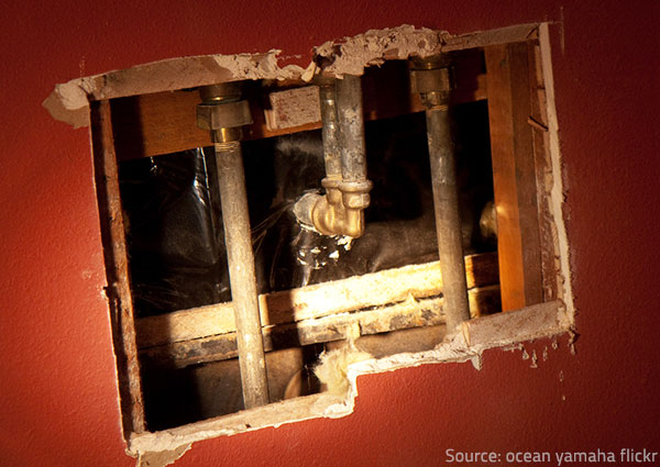 Learn what to do about frozen pipes in order to successfully deal with the problem without inflicting damage to your property.