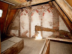 Mold in the attic How-to-Prevent-Mold-in-Attic-Crawlspace