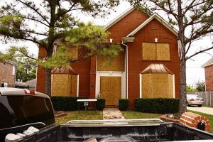 Emergency-Board-Up-Tarping-Elk-Grove-IL