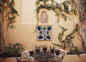 Outdoor wall decor - picture courtesy of Jillian Kim - unsplash