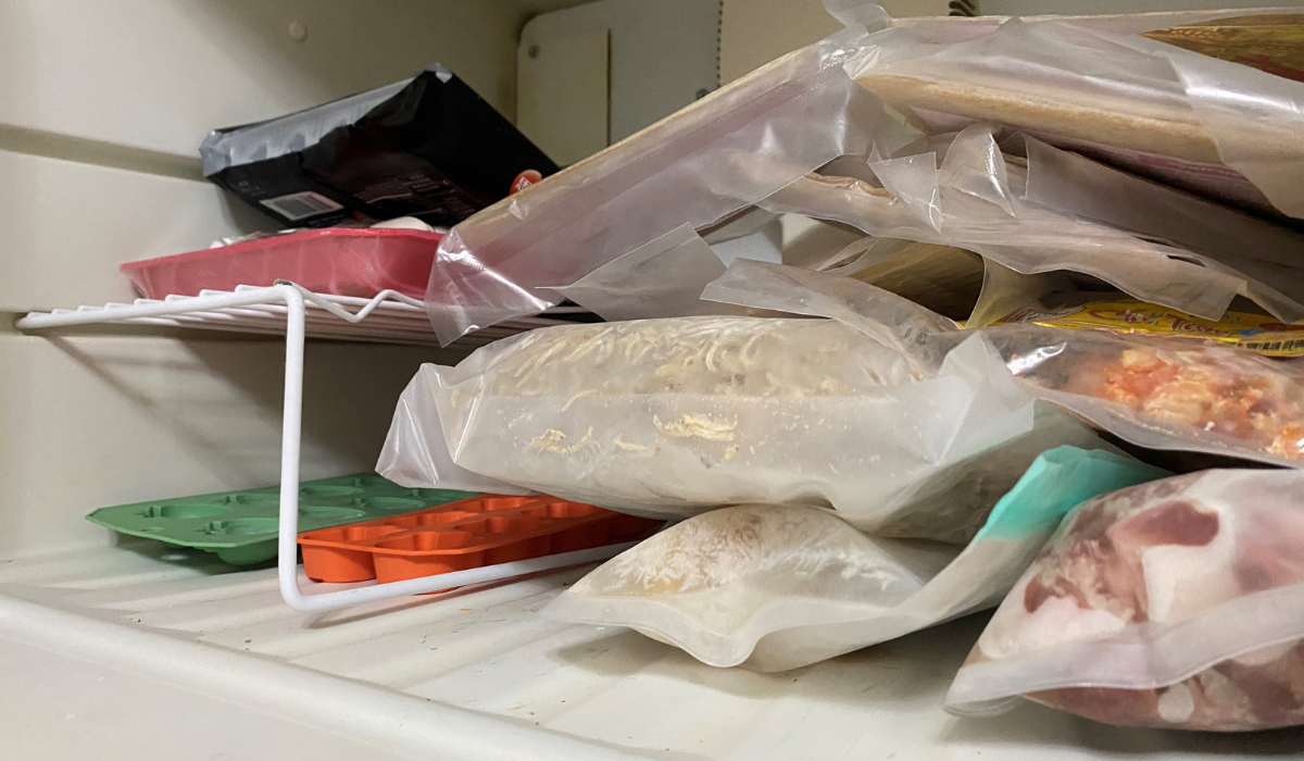 Clean a Refrigerator Affected by Food Hoarding Clean a Refrigerator Affected by Food Hoarding